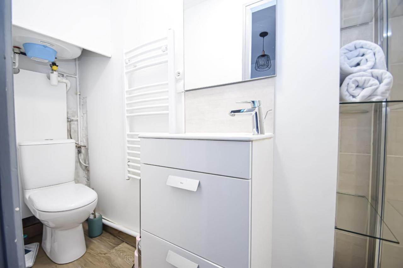 Grand Studio Au Coeur De Dinard A 1Min Du Marche Et 6Min Plage De L'Ecluse Apartment Luaran gambar